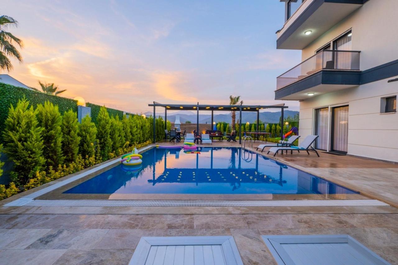 Fethiyede Denize Yakin Sueper Lueks Villa *