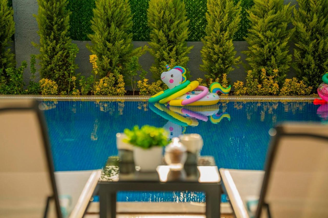 Fethiyede Denize Yakin Sueper Lueks Villa Fethiye