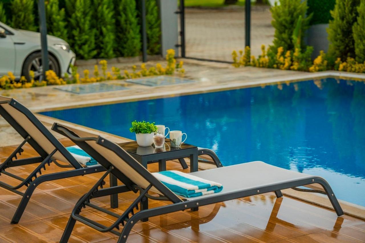 Fethiyede Denize Yakin Sueper Lueks Villa